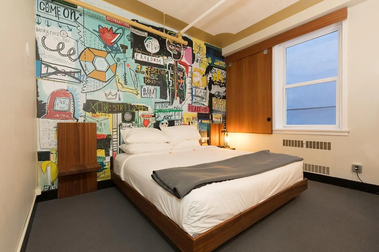 Crash Hotel Downtown Edmonton 2*,  Canada